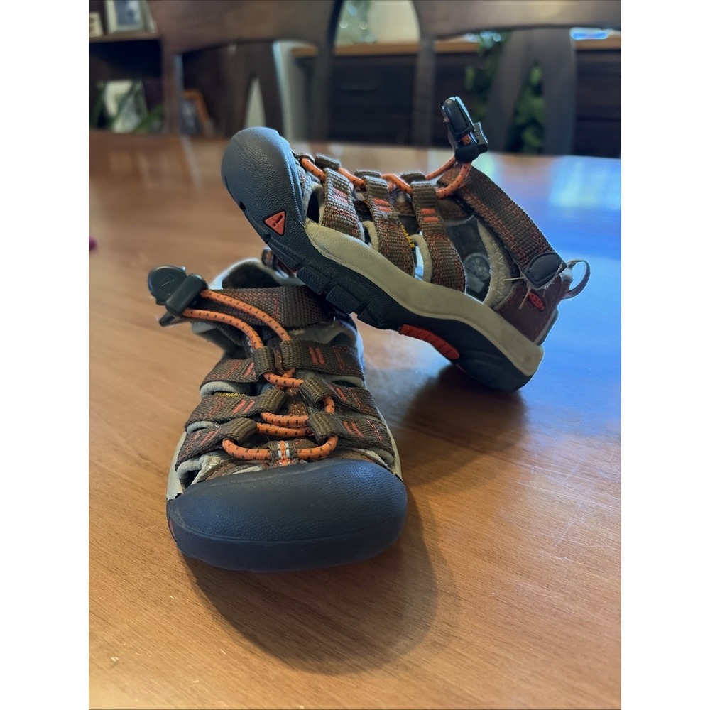 KEEN Newport H2 Youth Brown Sandals Shoes Waterproof Hiking Closed Toe Size 9